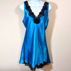 Inner Most Royal with Black Lace  Accents Vneck Lingerie, size Small